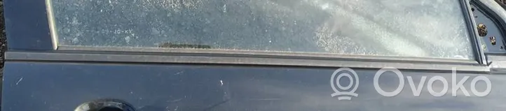 Toyota Corolla E120 E130 Priekšpusē durvju stikla apdare 