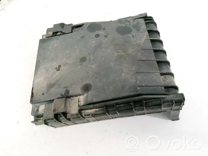 Volkswagen Golf V Coperchio/tappo della scatola vassoio della batteria 1K0937132F