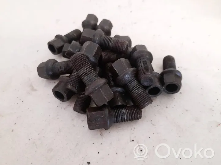 Volvo V50 Nuts/bolts 
