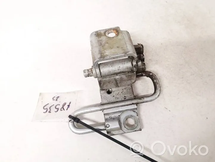 Volkswagen Polo IV 9N3 Cerniera superiore della portiera anteriore 6q0831411