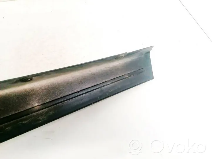 Audi A4 S4 B5 8D Rivestimento modanatura del vetro della portiera posteriore 