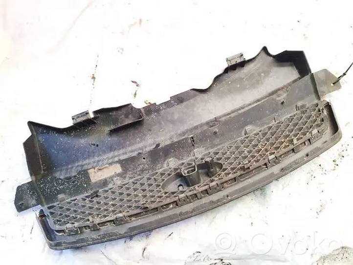 Ford Focus Front grill 4m518200aj