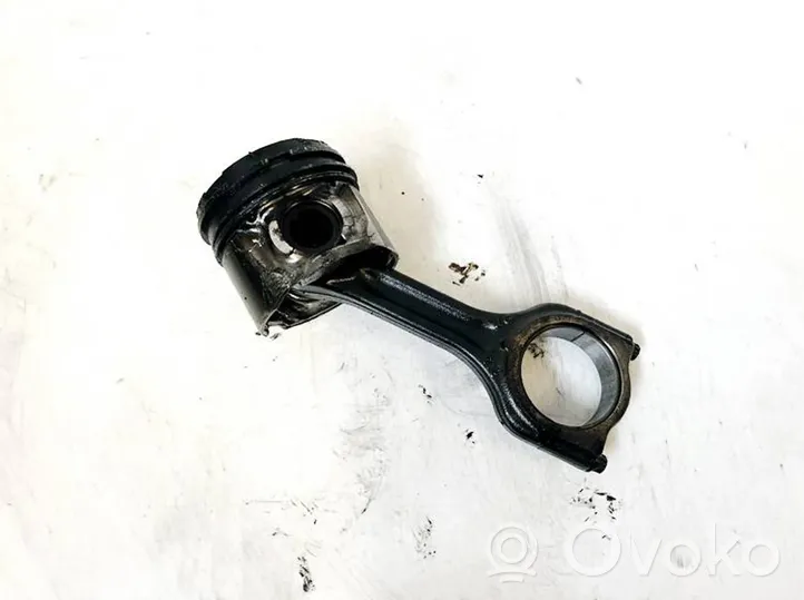 Ford Focus C-MAX Piston with connecting rod 