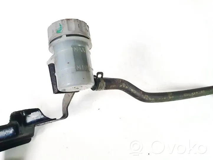 Honda CR-V Brake fluid reservoir 