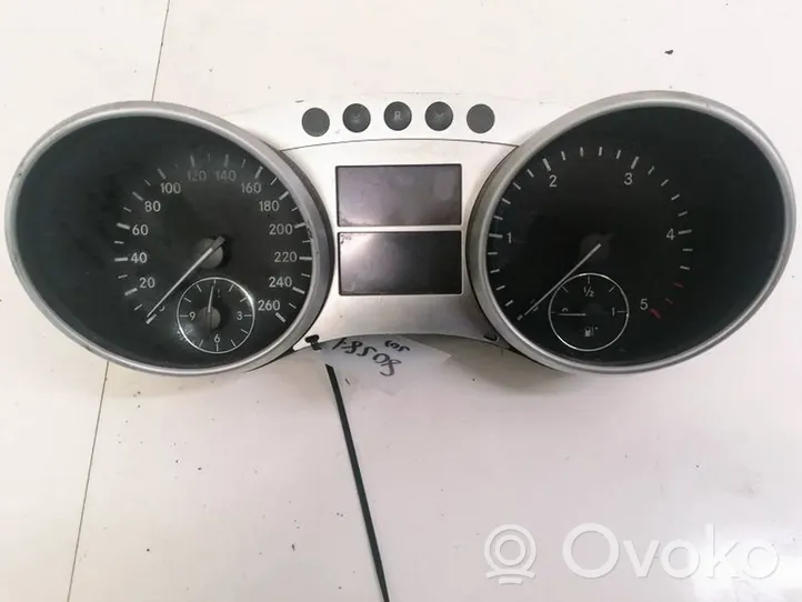 Mercedes-Benz ML W164 Tachimetro (quadro strumenti) A2515408947