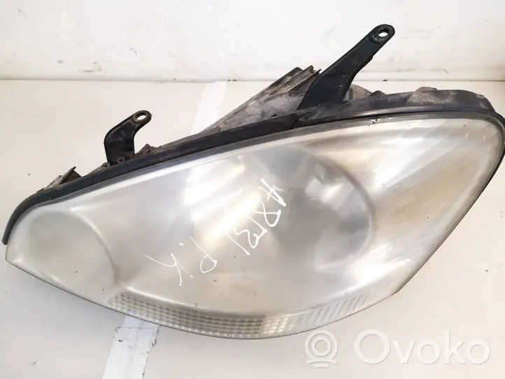 Toyota Avensis Verso Lampa przednia 9922681017