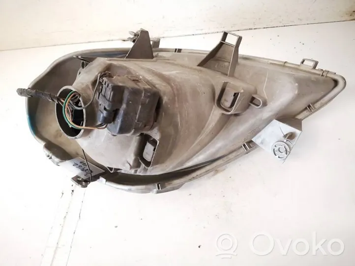 Opel Vivaro Headlight/headlamp 7700311372