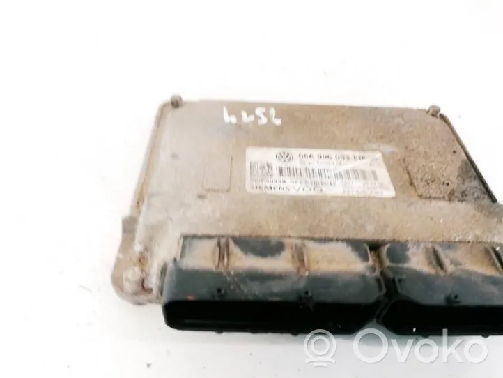 Volkswagen Jetta V Calculateur moteur ECU 06A906033EM