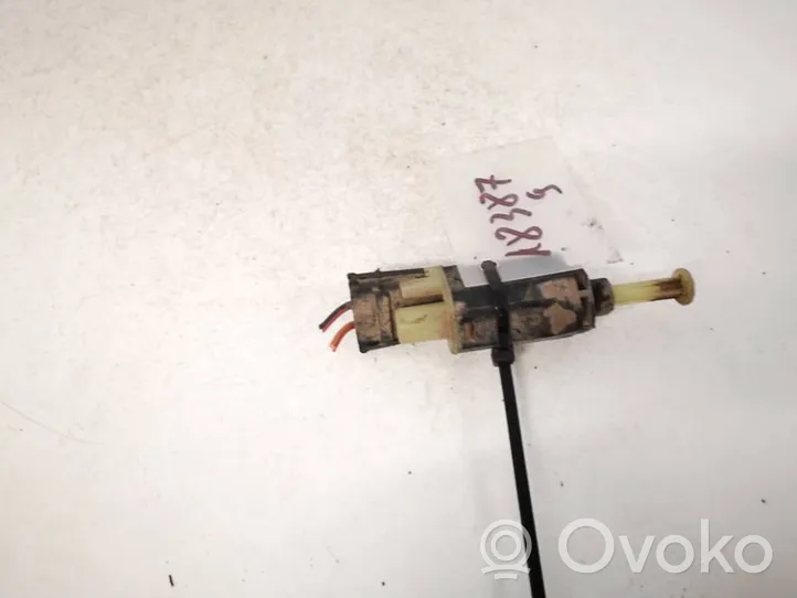 Volkswagen PASSAT B2 Brake pedal sensor switch 322945515