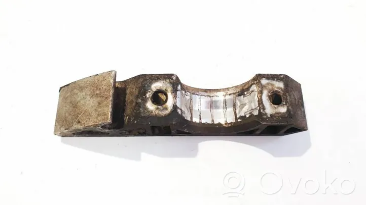 Volkswagen Touareg I Sway bar bush bracket, front 7l0411063b