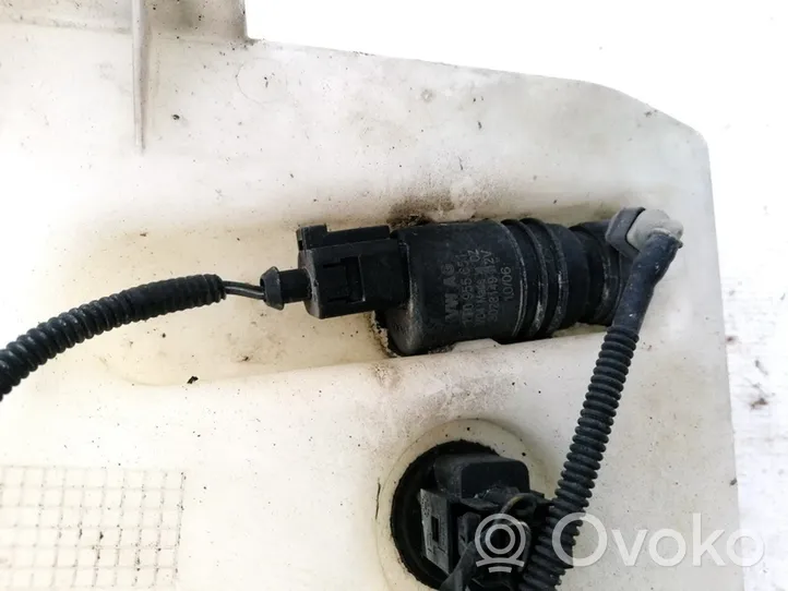 Volkswagen Jetta V Windscreen/windshield washer pump 1T0955651