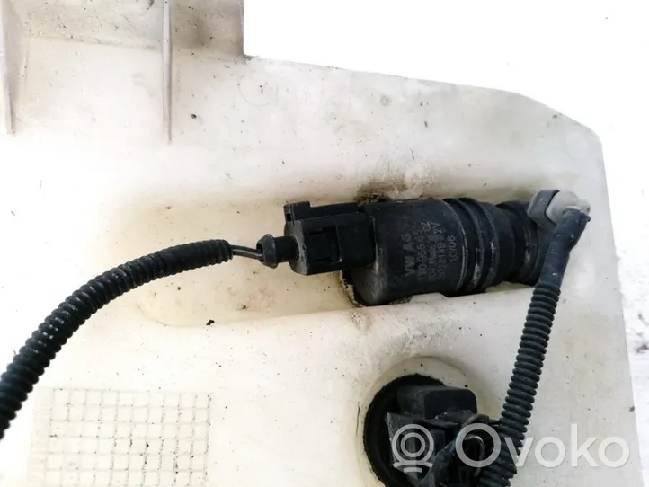 Volkswagen Jetta V Windscreen/windshield washer pump 1T0955651