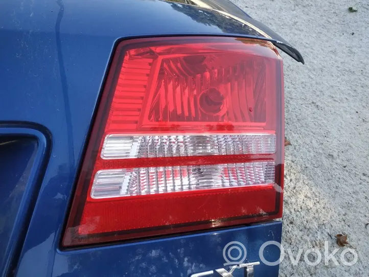 Dodge Journey Lampy tylnej klapy bagażnika 