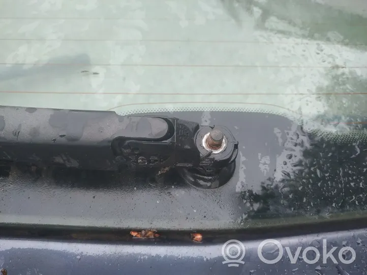 Opel Zafira B Rear window wiper motor 