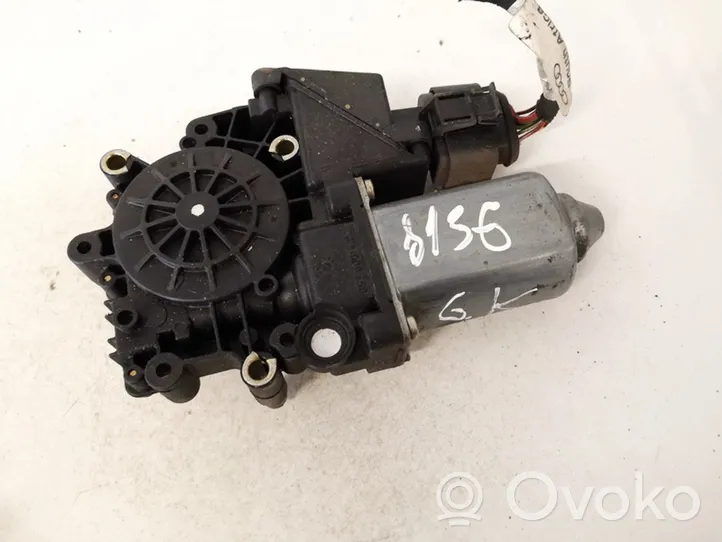 Audi A4 S4 B5 8D Priekinis varikliukas langų pakėlėjo 114185101