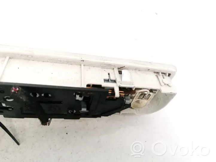 Audi A6 S6 C6 4F Aizmugurējo vietu apgaismojums 4F0947111