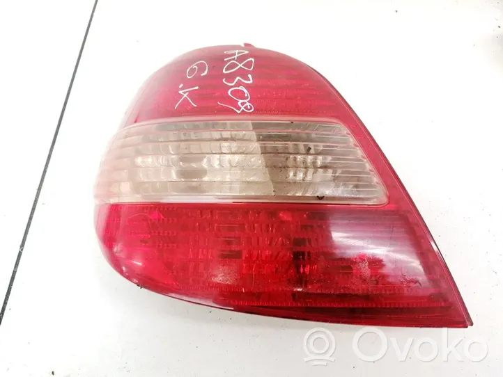 Toyota Avensis T220 Lampa tylna 