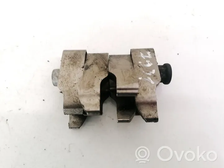 Mercedes-Benz E W212 Fuel Injector clamp holder 
