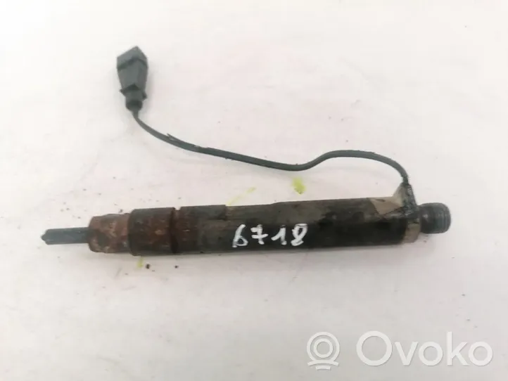 Volkswagen PASSAT B5 Injecteur de carburant 028130201S