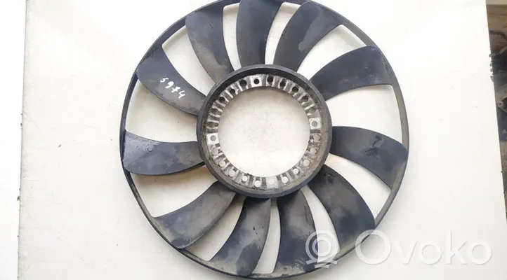 Volkswagen PASSAT B5 Hélice moteur ventilateur 058121301r