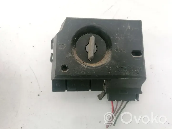 Audi 80 90 S2 B4 Porte ampoule de feu arrière 29632202