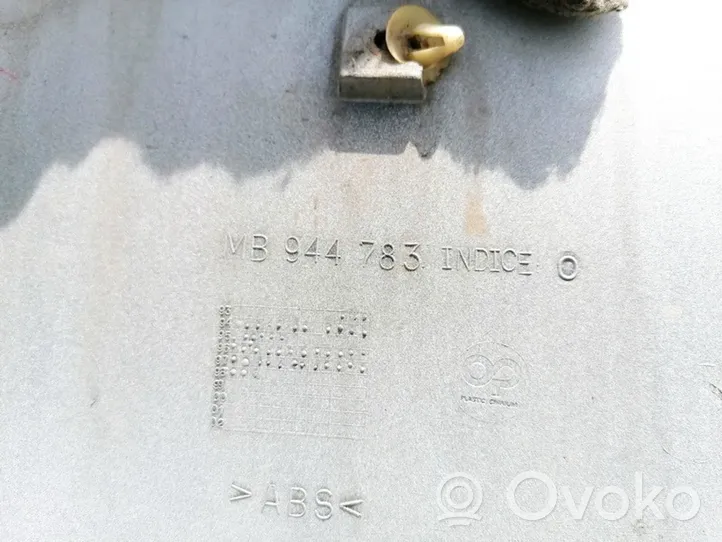 Mitsubishi Carisma Takaluukun rekisterikilven valon palkki MB944783