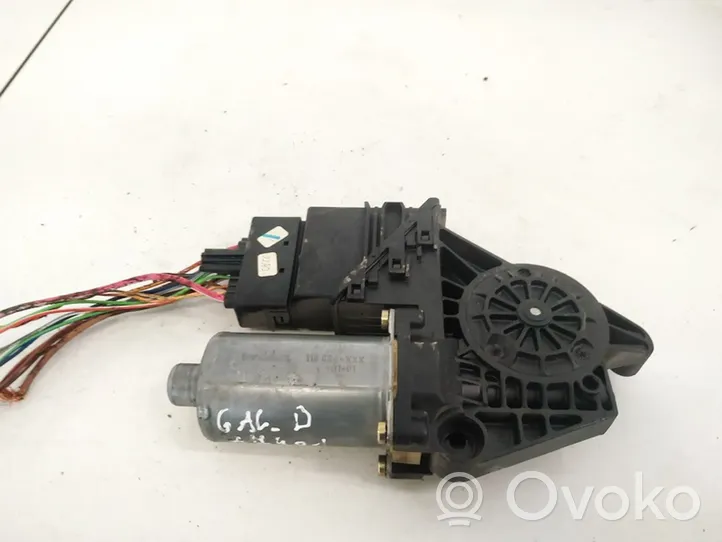 Volkswagen PASSAT B5.5 Rear door window regulator motor 0130821696