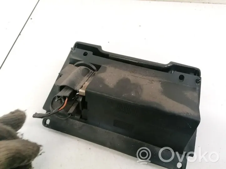 Opel Corsa B Peleninė panelėje 008262672