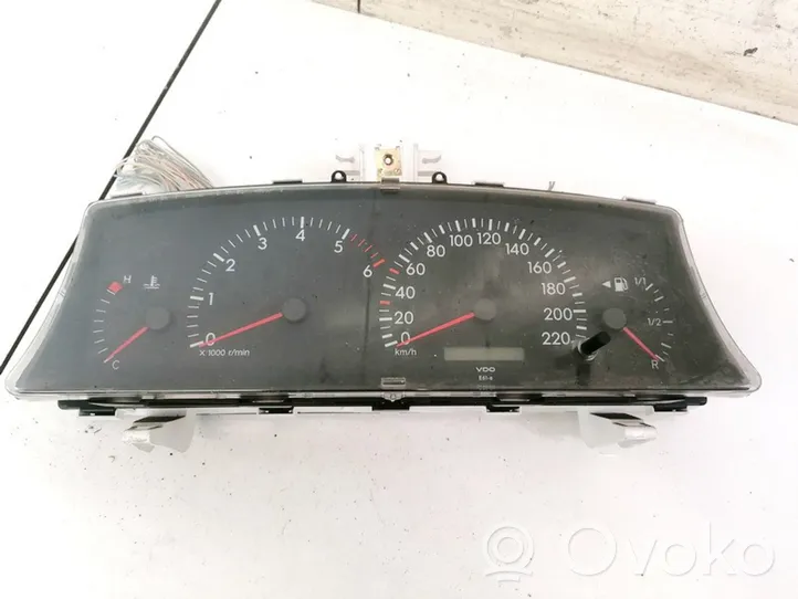 Toyota Corolla E120 E130 Compteur de vitesse tableau de bord 838000281