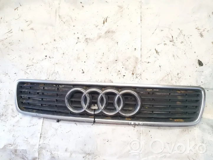 Audi A4 S4 B5 8D Grotelės priekinės 8d0853651