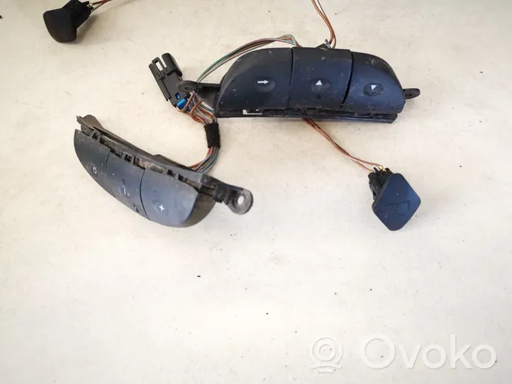 Opel Astra G Boutons / interrupteurs volant 90561159