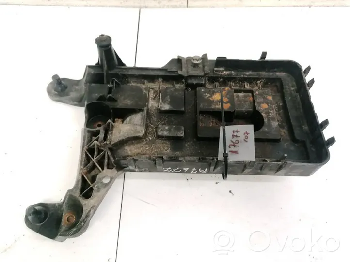 Volkswagen Touran I Support boîte de batterie 1K0915333