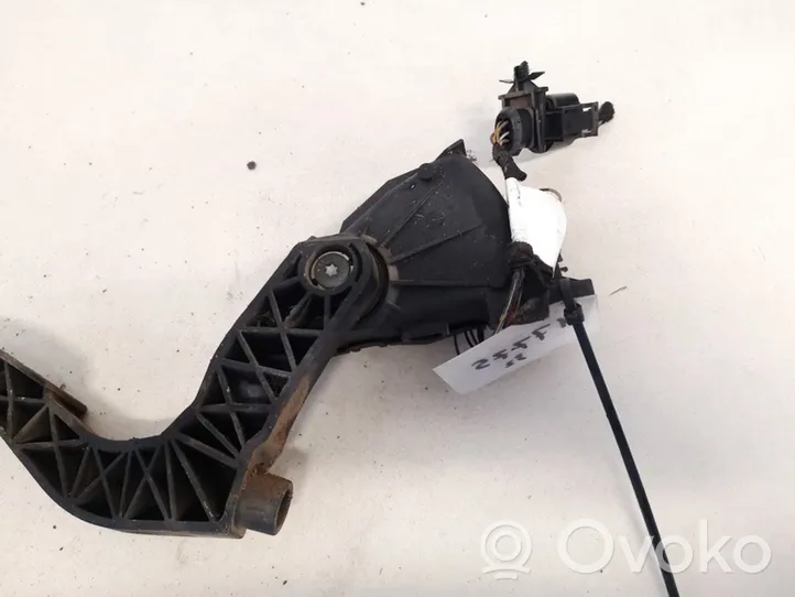 Volkswagen PASSAT B5 Pedal del acelerador 8d1721523