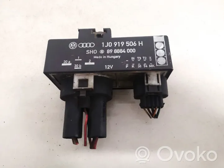 Audi TT Mk1 Jäähdytyspuhaltimen rele 1j0919506h