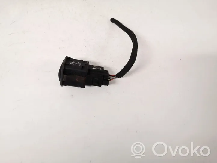 Volkswagen PASSAT B5 Fuel tank opening switch 3b0959833