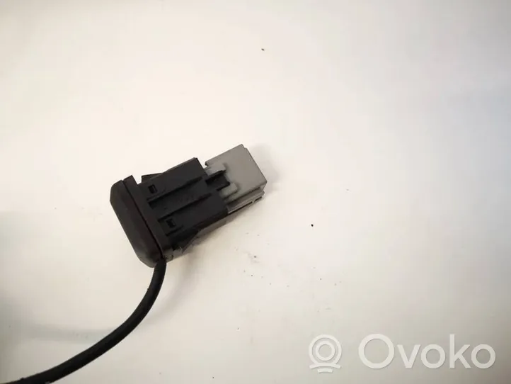 Honda Civic IX USB-pistokeliitin 