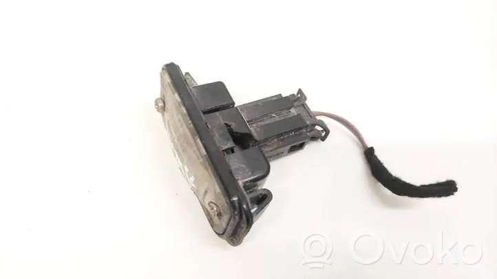 Mercedes-Benz C W203 Lampa oświetlenia tylnej tablicy rejestracyjnej 2038200066