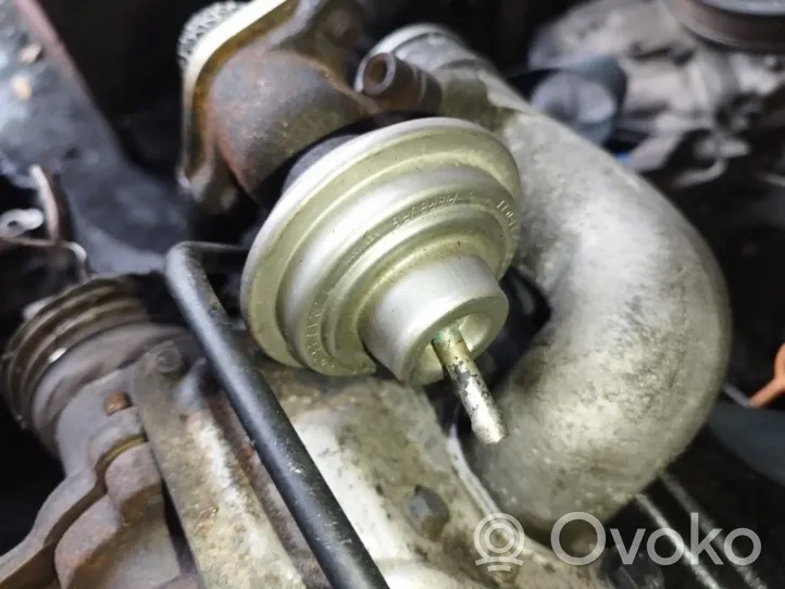 Audi A4 S4 B5 8D Valvola EGR 028131501e