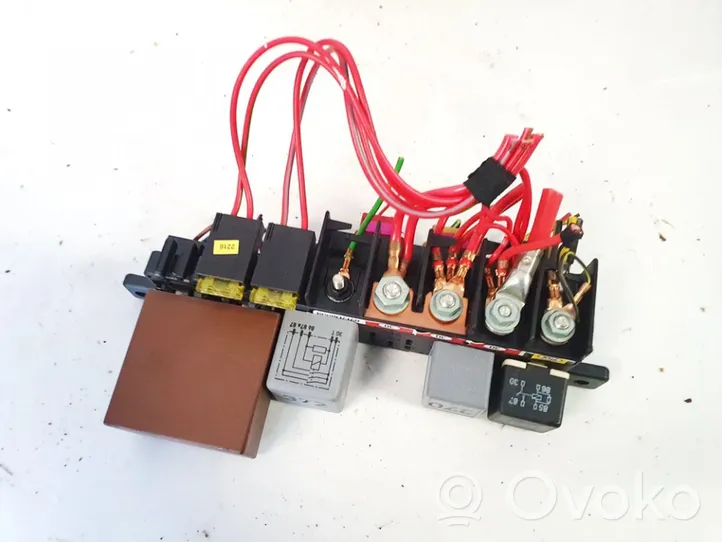 Volkswagen PASSAT B5.5 Fuse box set 8l0941822a