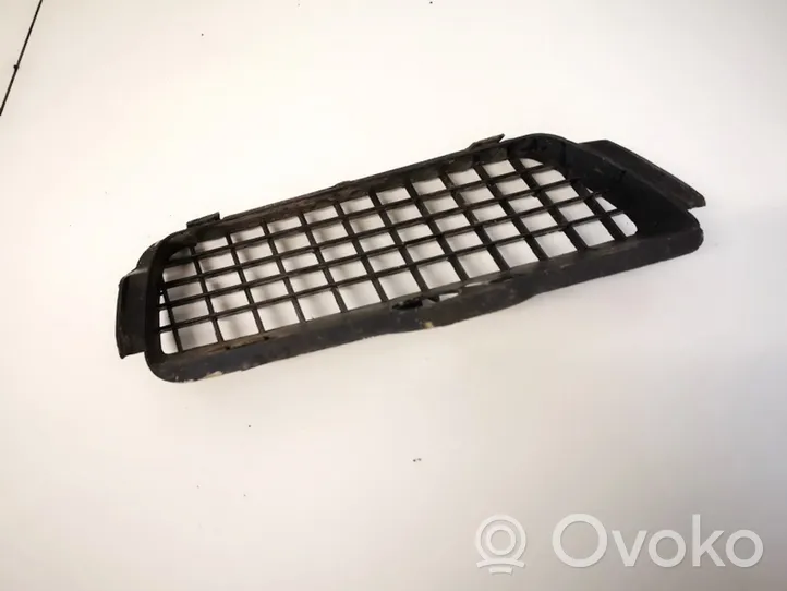 Volkswagen Golf III Grille inférieure de pare-chocs avant 1h6853665