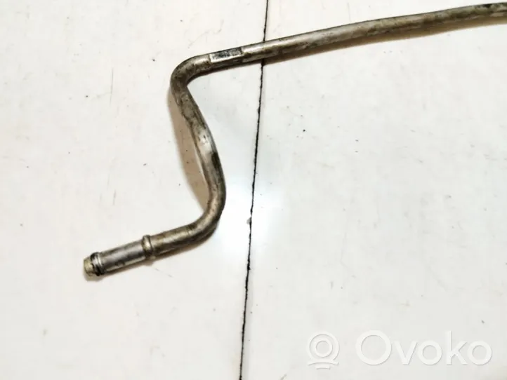 Volkswagen PASSAT B6 Tuyau d'alimentation conduite de carburant 