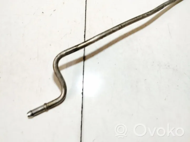 Volkswagen PASSAT B6 Tuyau d'alimentation conduite de carburant 