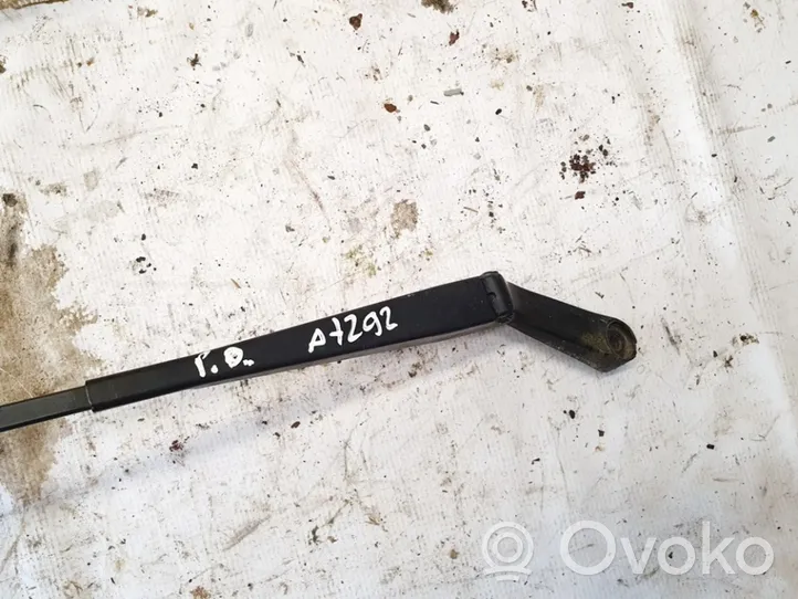 Volkswagen Vento Front wiper blade arm 