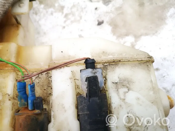 Mazda Premacy Pompe de lave-glace de pare-brise e13021168
