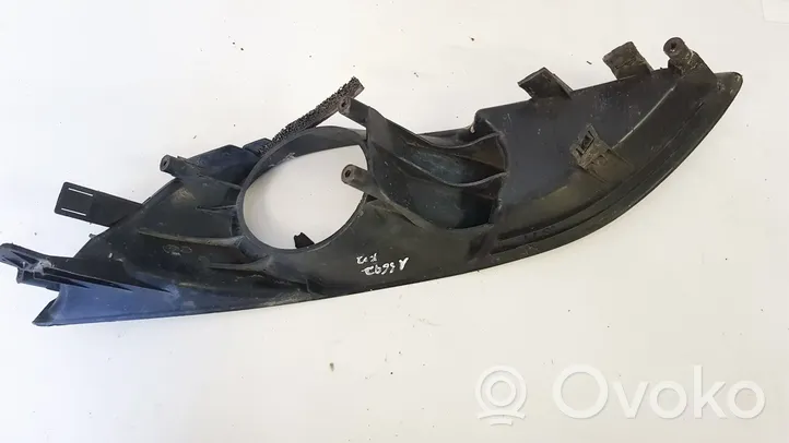 Toyota Auris 150 Etupuskurin alempi jäähdytinsäleikkö 8148102050