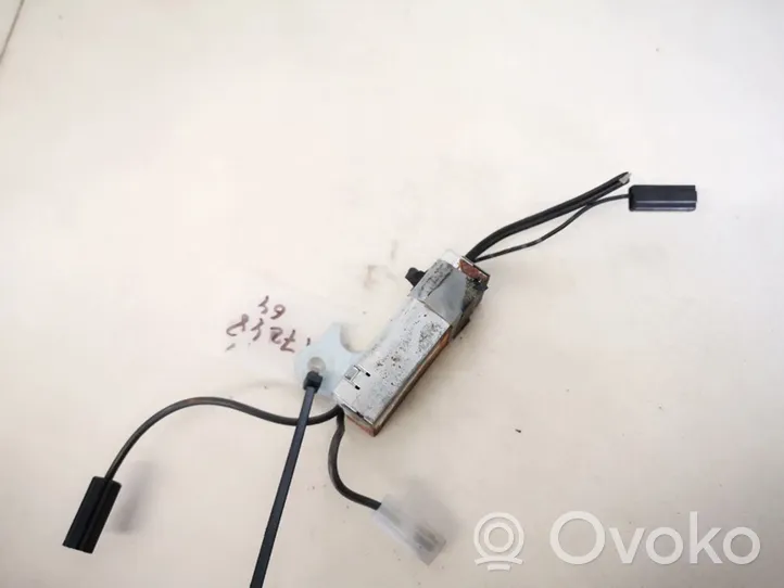 Toyota Avensis Verso Antennin ohjainlaite 