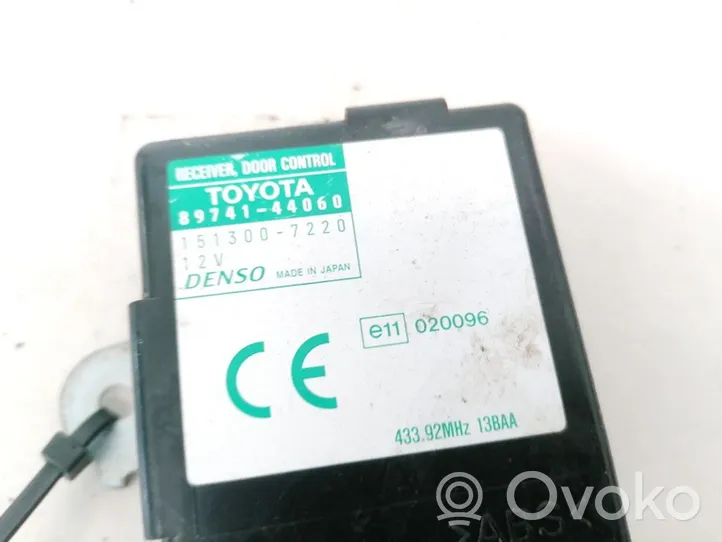Toyota Avensis Verso Sterownik / Moduł drzwi 8974144060