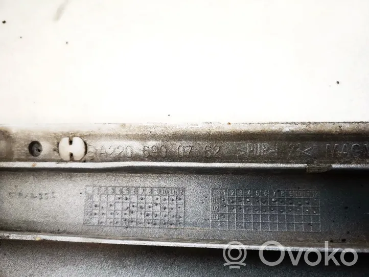 Mercedes-Benz S W220 Takaoven lista (muoto) a2206900762