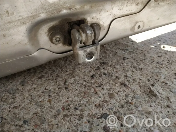 Opel Corsa C Etuoven pidätin 