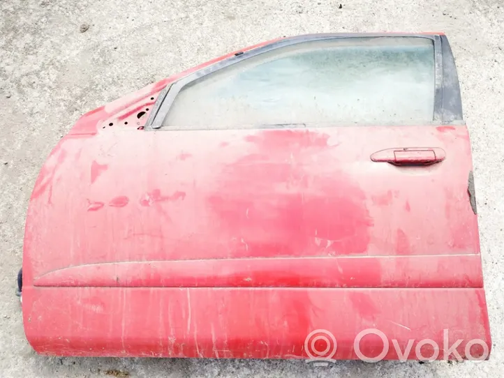 Nissan Primera Porte avant raudonos